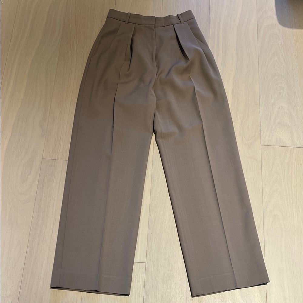 Low Classic Seoul Pleated Trousers